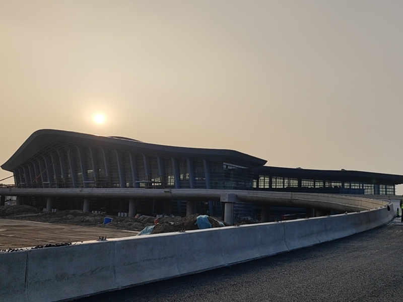 濟(jì)寧新機(jī)場航站區(qū)道路水穩(wěn)項(xiàng)目